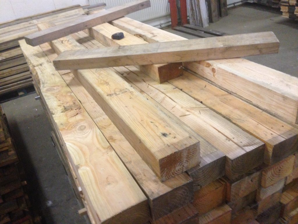 Dijk geduldig complicaties Grenen balken 9x14x240 cm (gebruikt) - Bouwmaterialen Schijndel - Groot  assortiment sloophout en gebruikt hout