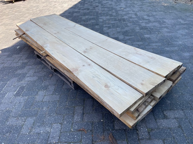 Unieke dikke wandplanken te koop (of als blad voor uw bar) - Bouwmaterialen Schijndel Groot assortiment sloophout en gebruikt hout