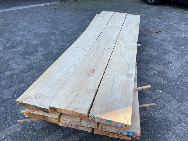 Unieke dikke wandplanken te koop (of als blad voor uw bar) - Bouwmaterialen Schijndel Groot assortiment sloophout en gebruikt hout